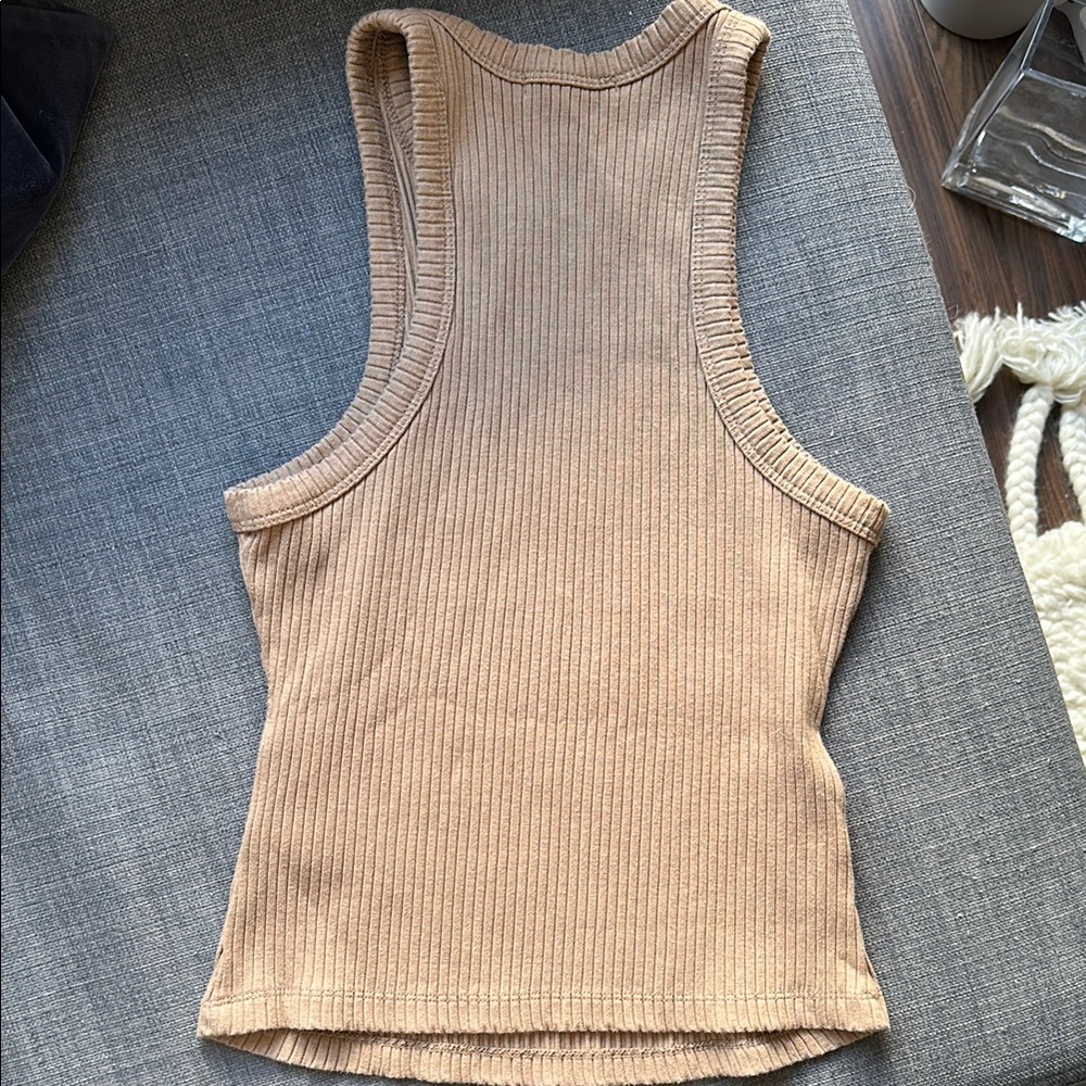 Good American Ribbed Tank Top - Picture 3 of 3